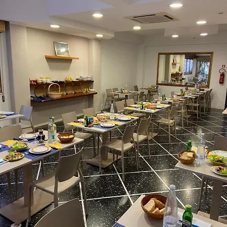 Hotel Domus Mea *